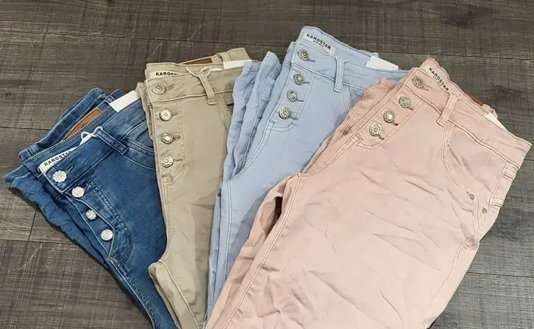 Jeans colorés femme — denim, beige, bleu et rose